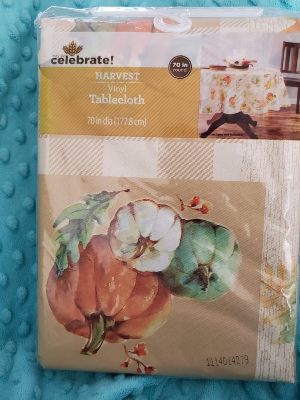 Vinyl Tablecloth Fall Leaves Pumpkins Patchwork 70 Inch Round - Picture 1 of 5